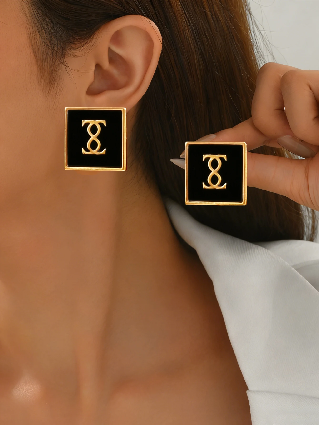 1 Pair of Fashionable Oil-Drip Letter Stud Earrings, Minimalist Gold Geometric Square Infinity Symbol Earrings