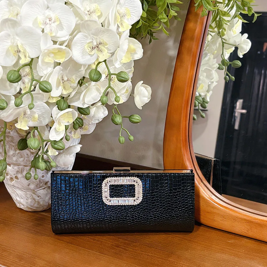 High-Grade Black Crocodile Pattern Clutch Bag, Square Buckle with Diamonds, Exquisite Eye-Catching Texture, Dinner Bag