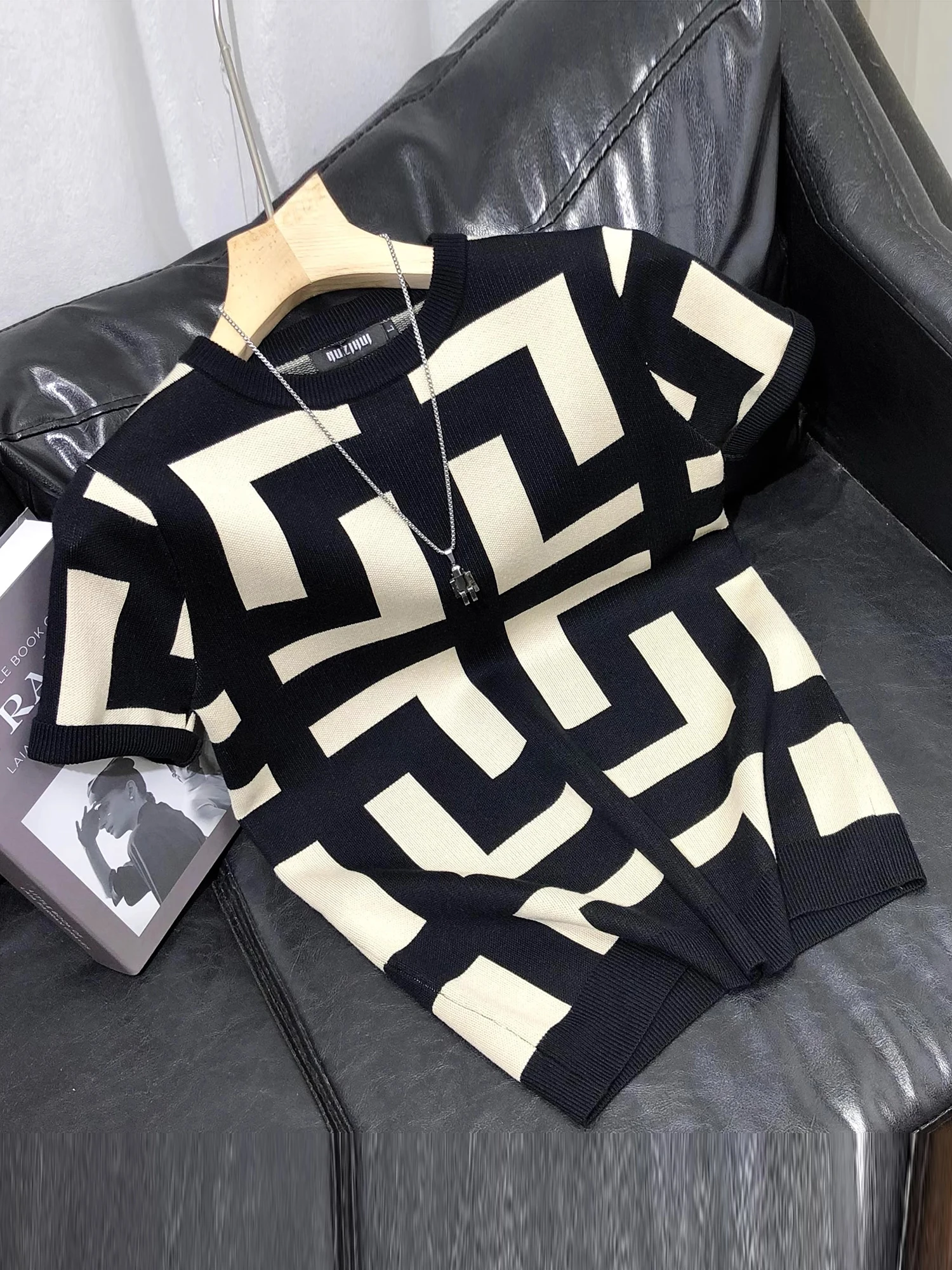 

Мужской вязаный свитер на осень-зиму с геометрической вышивкой, круглым вырезом, приталенный, базовый, утепленный