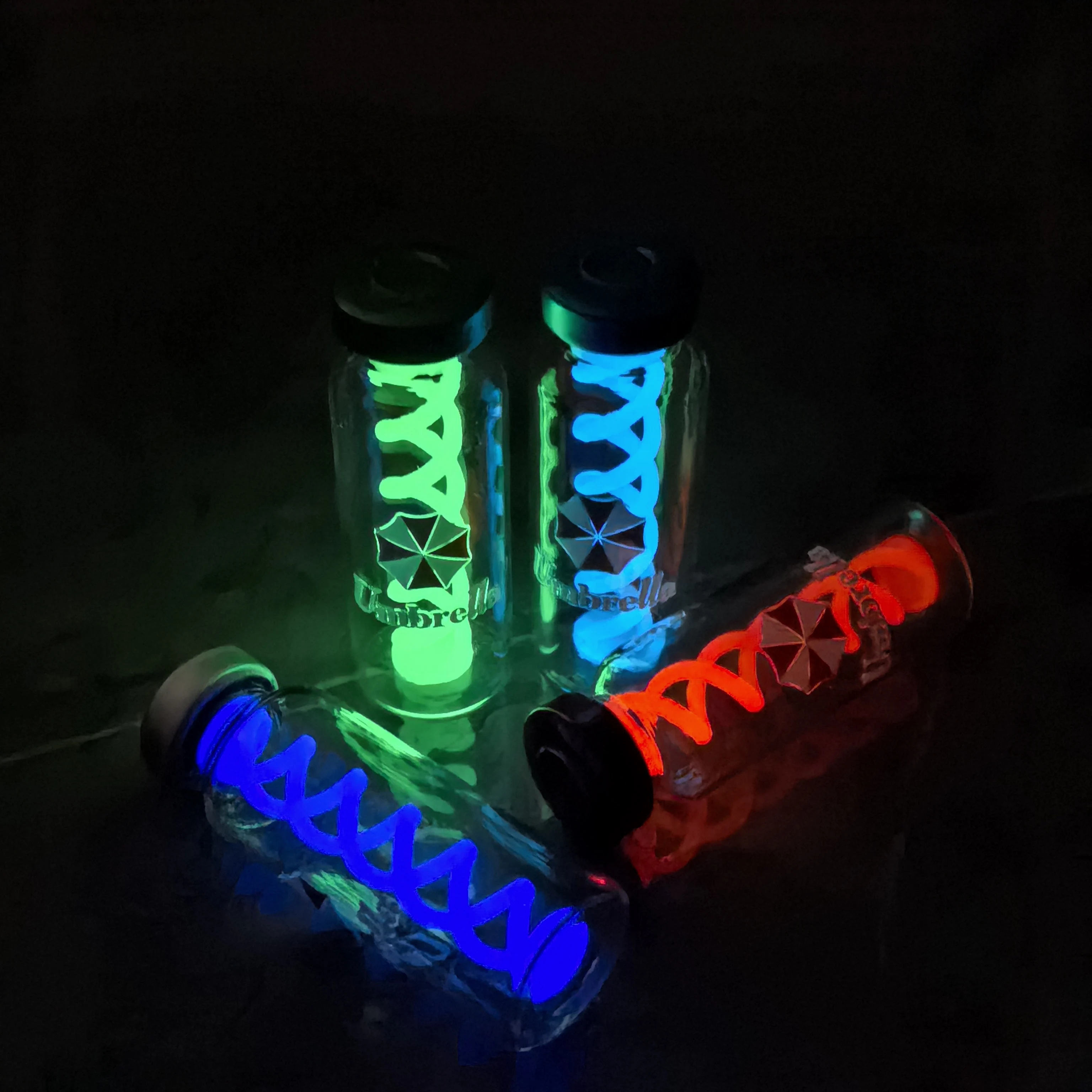 [مخزون جديد] نسخة طبق الأصل من الفيروسات الشريرة المقيمة المتوهجة في الظلام - نموذج مصنوع يدويًا لديكور دعامة الألعاب القابلة للجمع