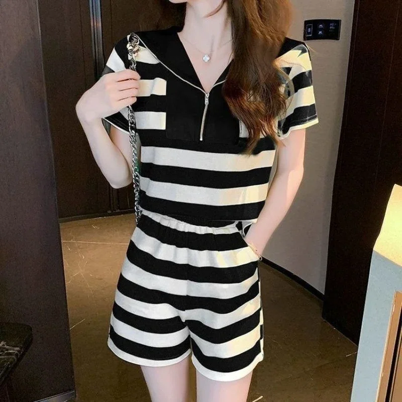 Conjuntos curtos femininos 2 peças moletom t camisa listras zip estilo coreano elegante promoção superior e inferior luz completa shorts femininos