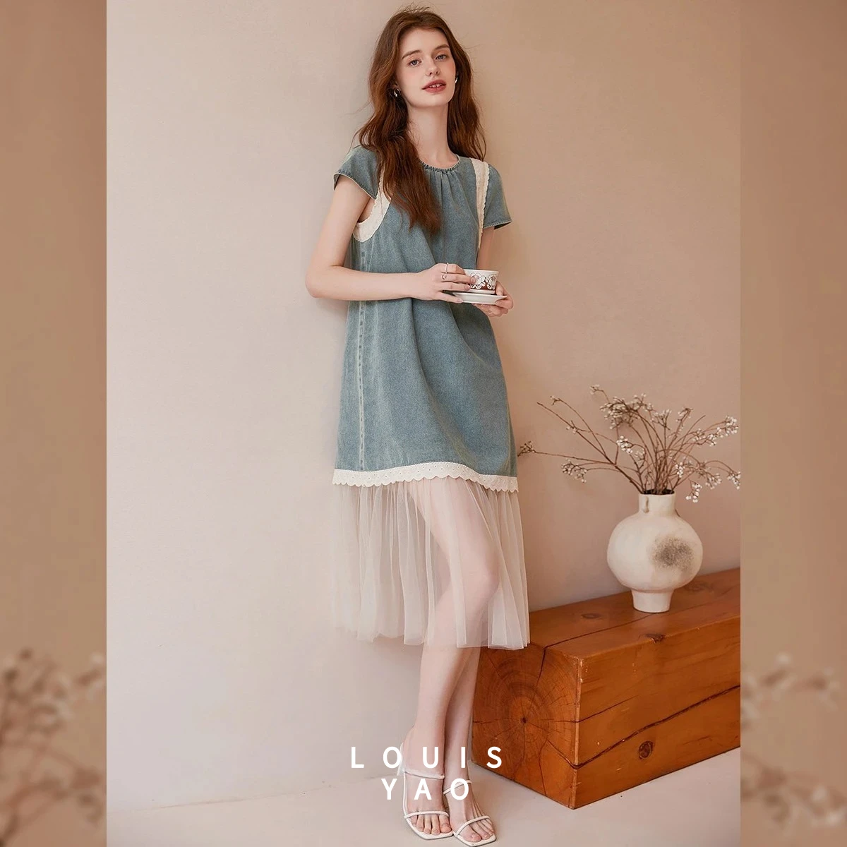 

Платье LOUISYAO из денима с контрастными вставками и кружевной сеткой, летнее, 2025, женское, с коротким рукавом, повседневное, шикарное, уличное, мини-платье