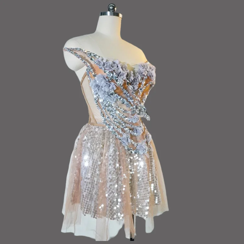 Elegante abito da cantante con paillettes di cristallo per le donne Fiore senza schienale Discoteca Party Stage Ds Celebrare Drag Queen Pole Dance Clothin