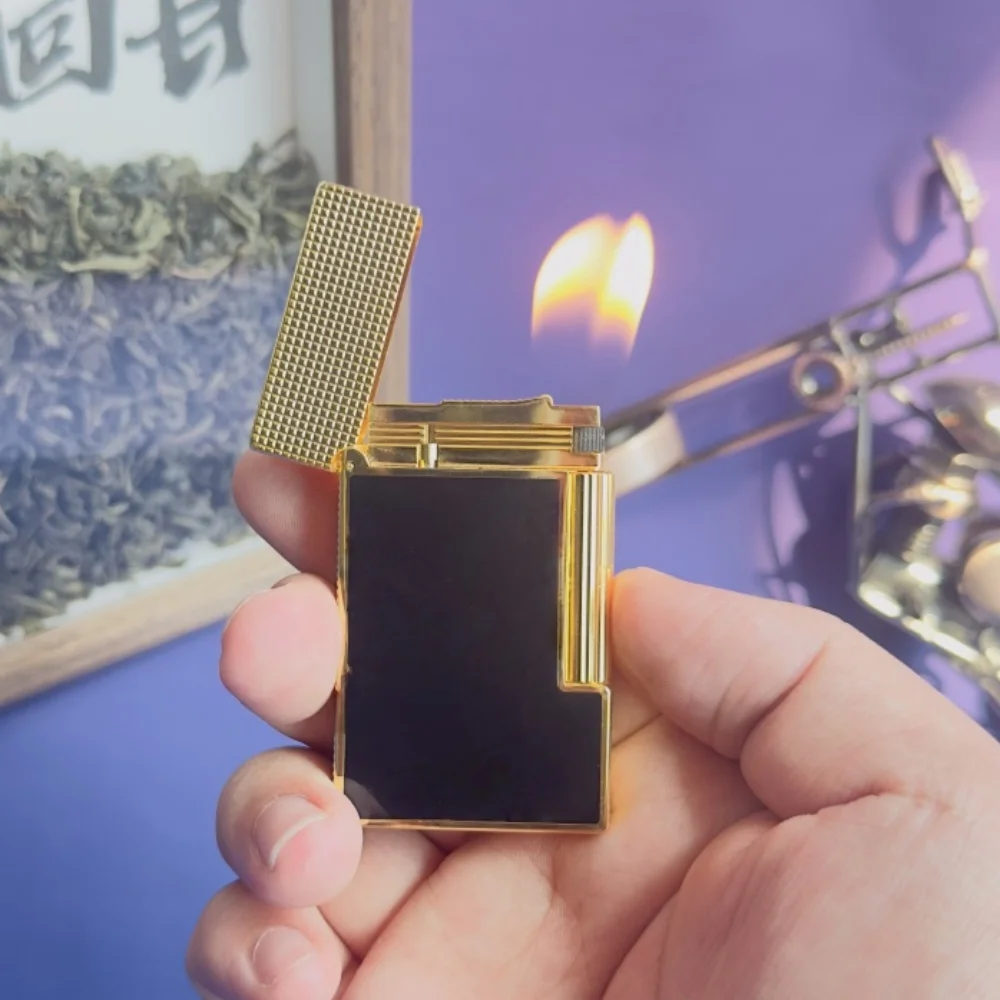 

Luxury business-style custom lighter, loud sound, gas-filled, comes with a set of custom accessories.