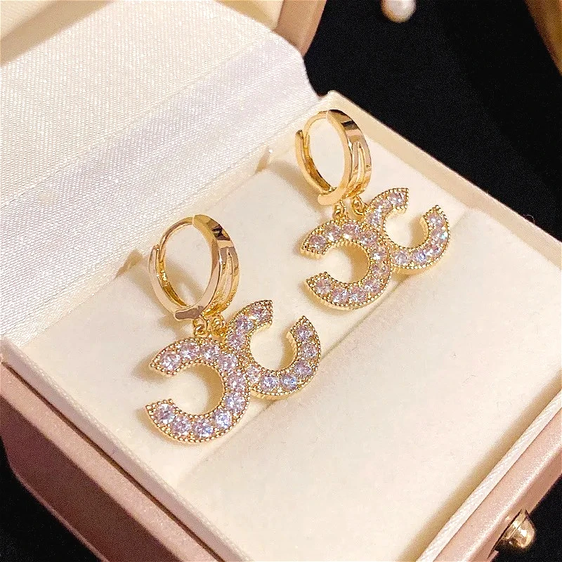 

Кольцо для вечеринки с двойной буквой C и цирконом во французском стиле, новинка лета 202, модная и высококачественная женская свадебная пряжка для ушей