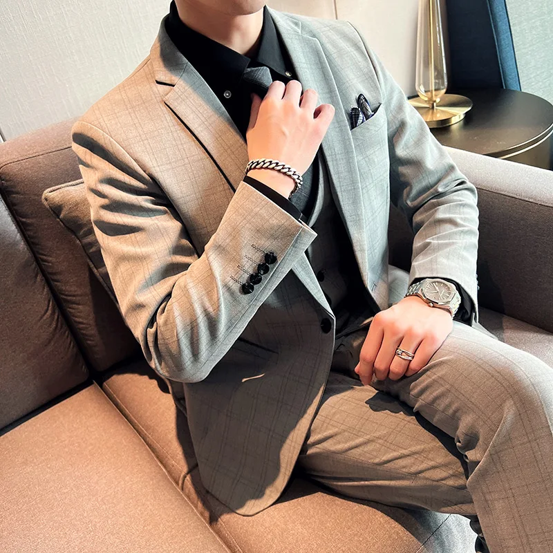 

2025 High quality fashion handsome all fashion business (suit + vest + trousers) casual boutique British style three-piece set
