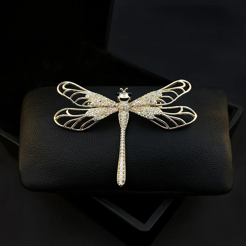 

Fashion Brooch All-Match Dragonfly Breastpin Ornament Women's Luxury Suit Decorative Corsage Elegant Cardigan Pins Jewelry Gifts