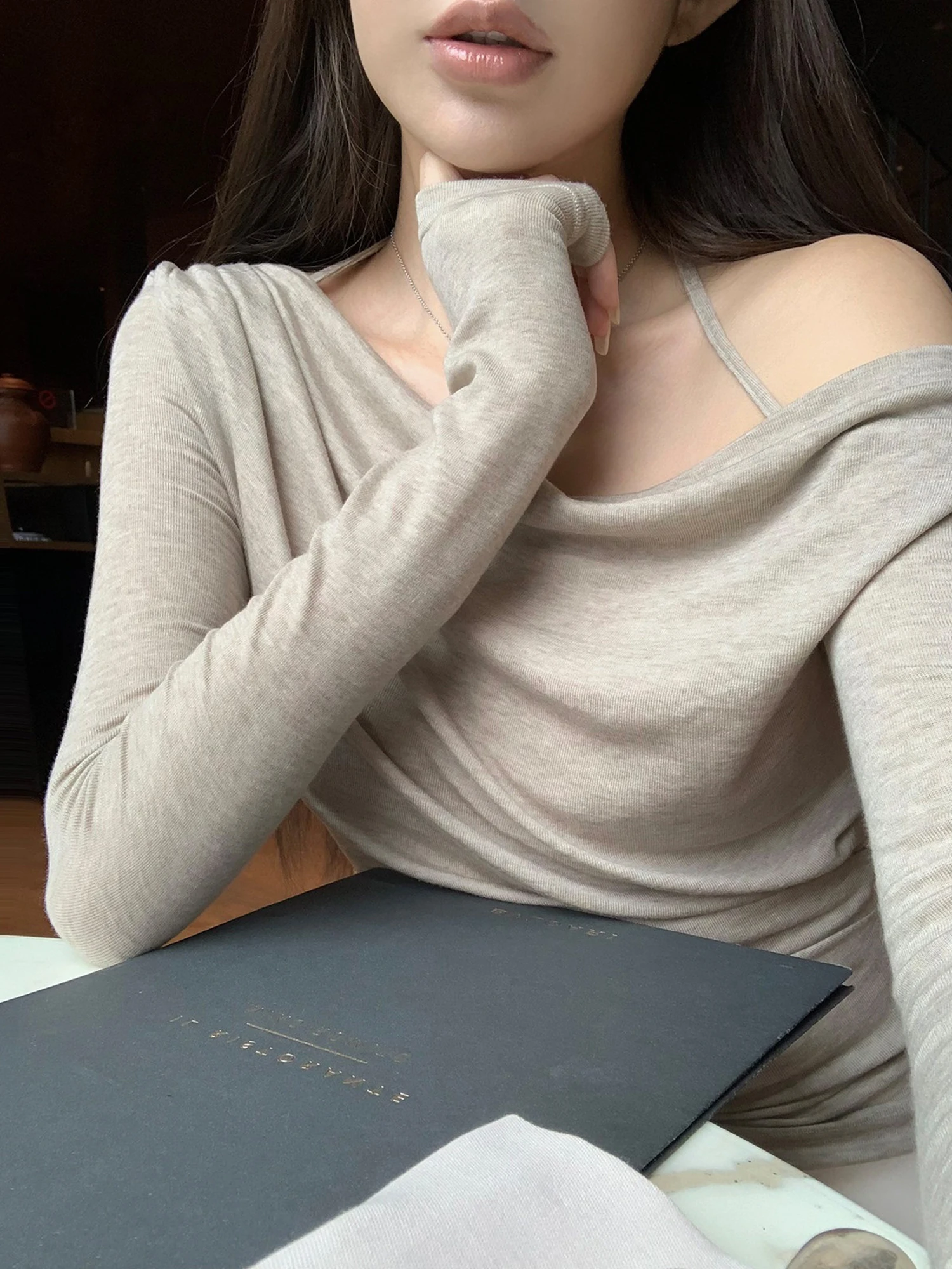 Pure Desire Long Sleeve T-Shirt Women Early Spring Slim Design Sexy Hanging Neck Strap Top Inner Wear Street Style Casual