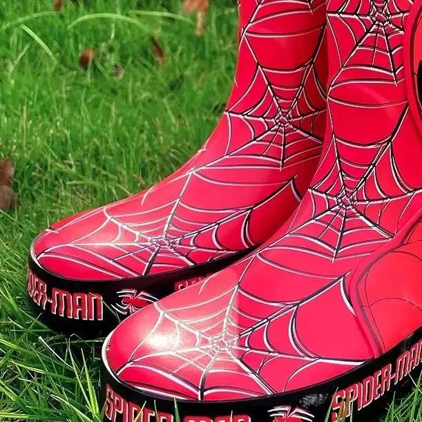 

Детские ботинки с героями мультфильмов Диснея «Человек-паук», студенческие непромокаемые сапоги, детская модная обувь, нескользящая короткая обувь