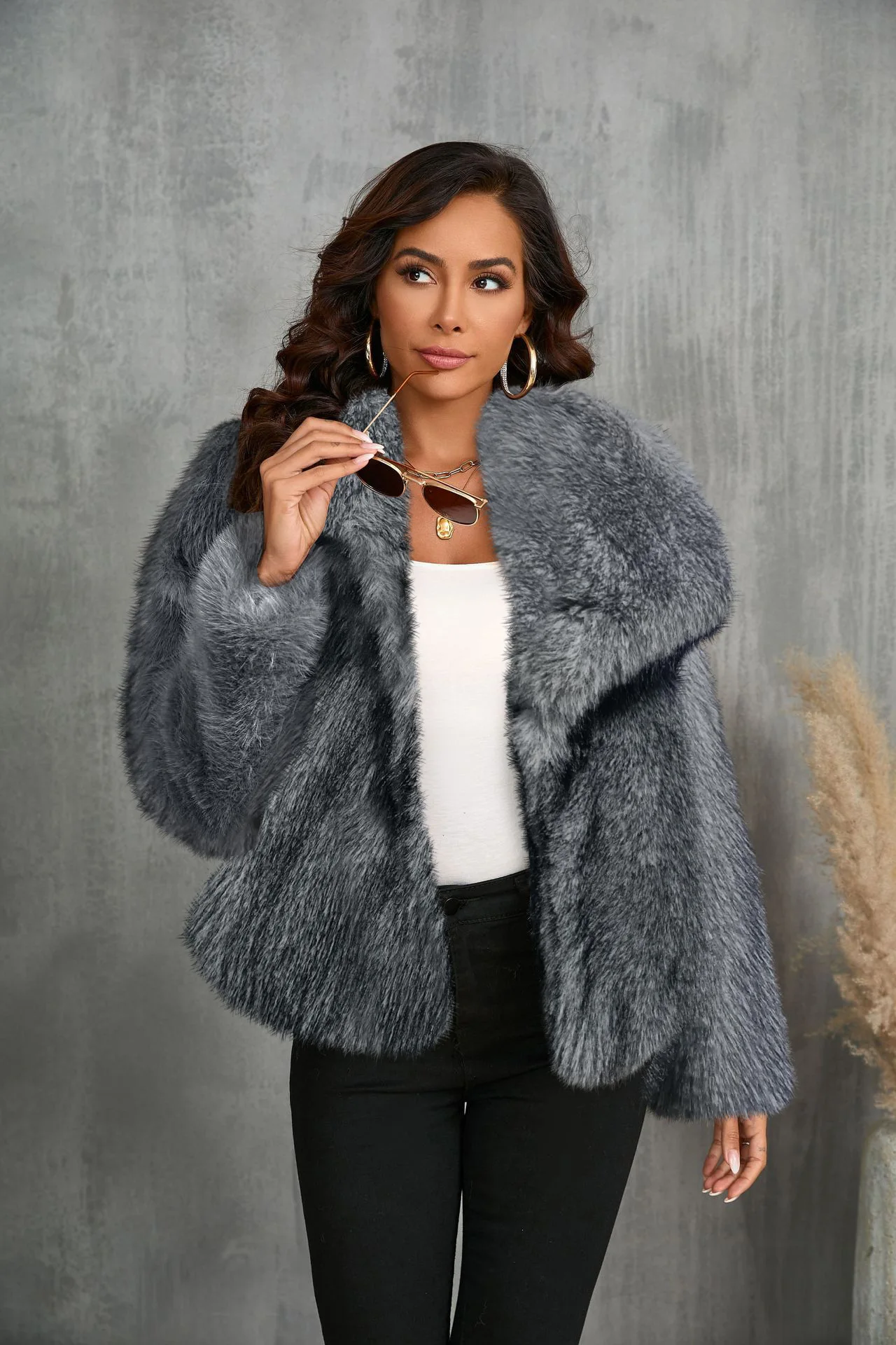 Women's Artificial Fur Coat with Large Lapel Short Fashionable Fox Fur Style Fluffy Plush Clothing for Ladies