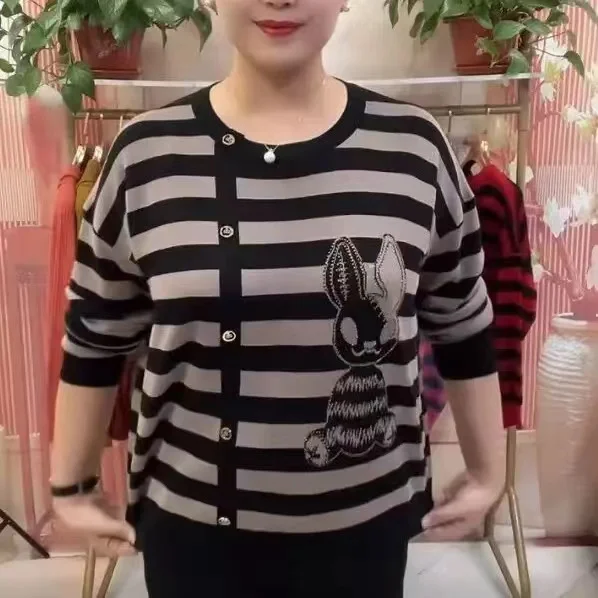 Loose Long Sleeve round Neck Base Shirt for Middle-Aged And Elderly Women Casual Style Comfortable Fit Striped Design Spring ...