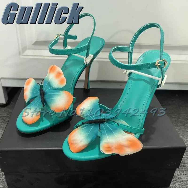 

Красочные босоножки на мелком каблуке с метеликами. Женская модельерская обувь. Классическая роскошная летняя обувь для отпуска в богемном стиле.