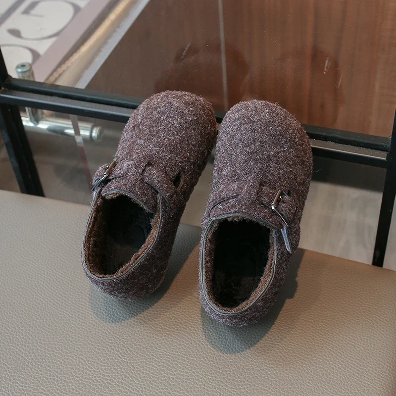 Kids Fuzzy Closed‑Back Winter Clog Shoes, Sherpa‑Lined Adjustable Metal Buckle Flat Warm Shoes