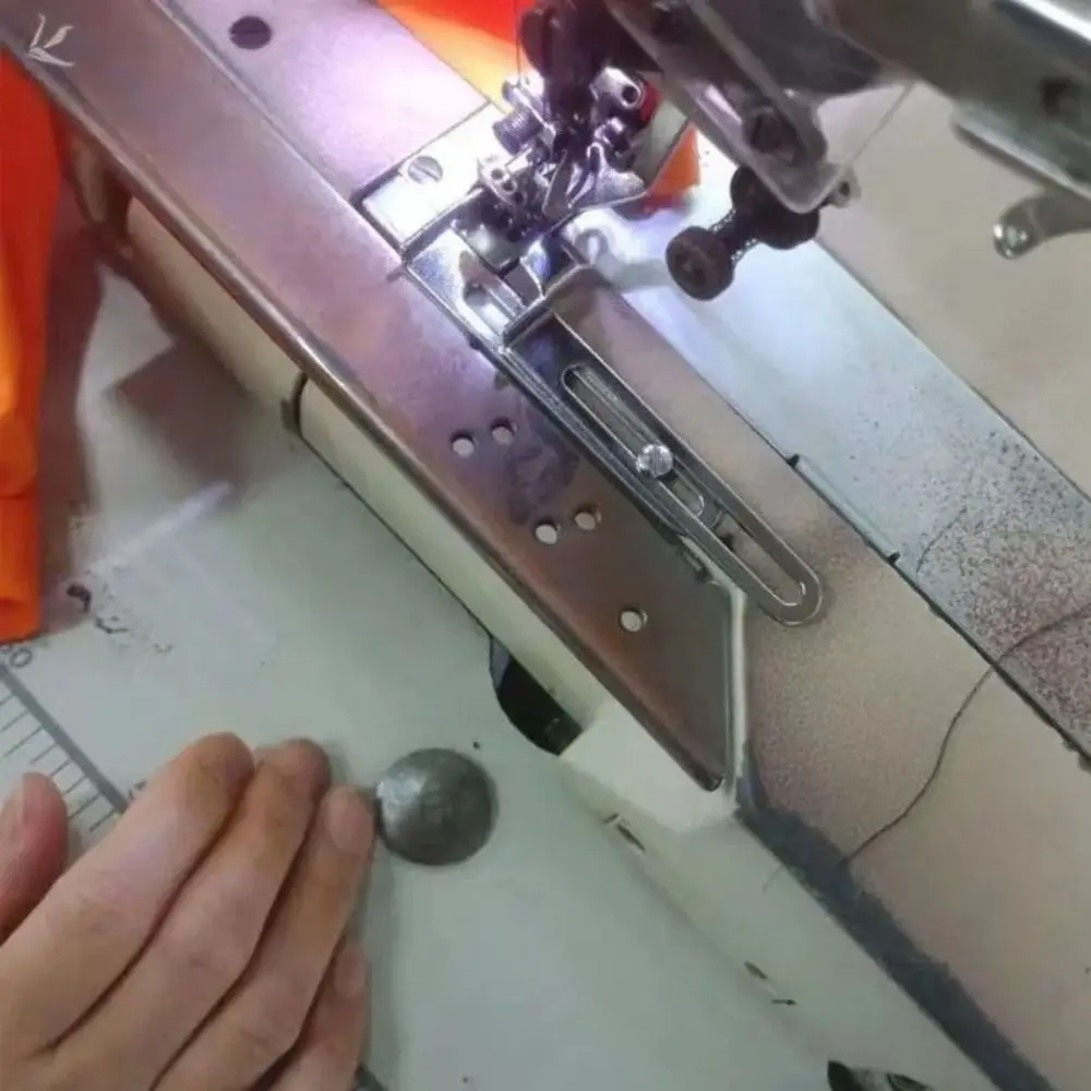 

Metal Sewing Machine Foot Multi-function Seam Guide Presser Foot Three Needle Five Wire Sewing Machine Accessories