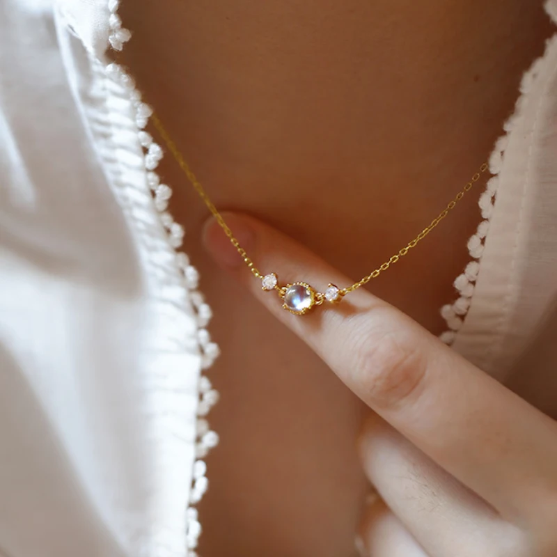 Light luxury fine exquisite collar chain Fresh ice translucent moonstone necklace suitable for daily jewelry gifts