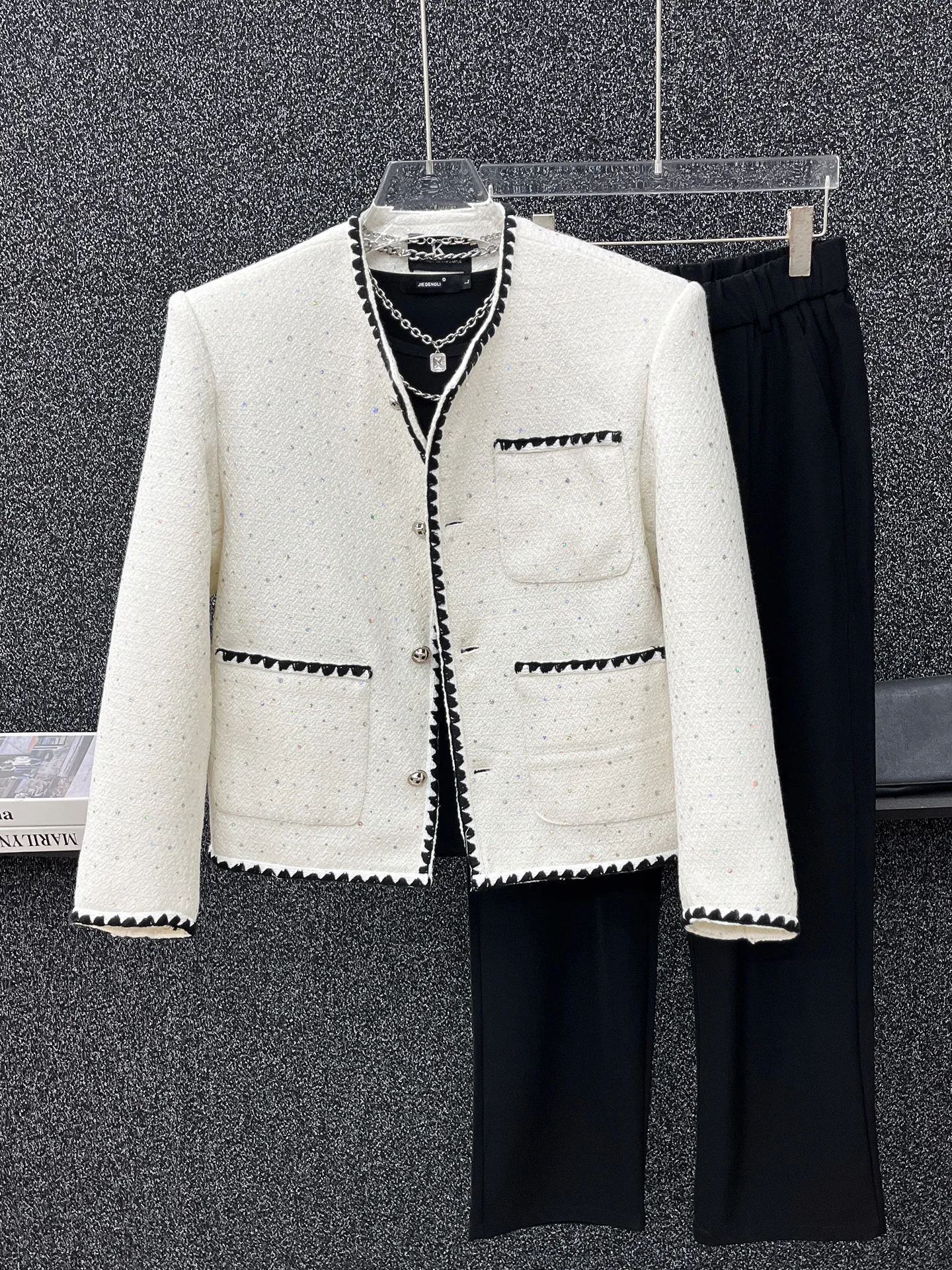Casual Loose Men's Quilted Jacket with Shiny Sequins Short Style Spring Autumn Fashion Outerwear Polyester Fiber No Brand