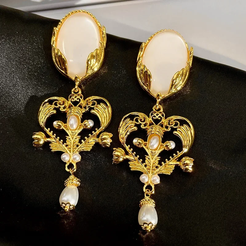 Draweye Baroque Pearls Earrings for Women Heart Vintage Medieval Style Exquisite Jewelry Hollow Out Elegant Pendientes Mujer