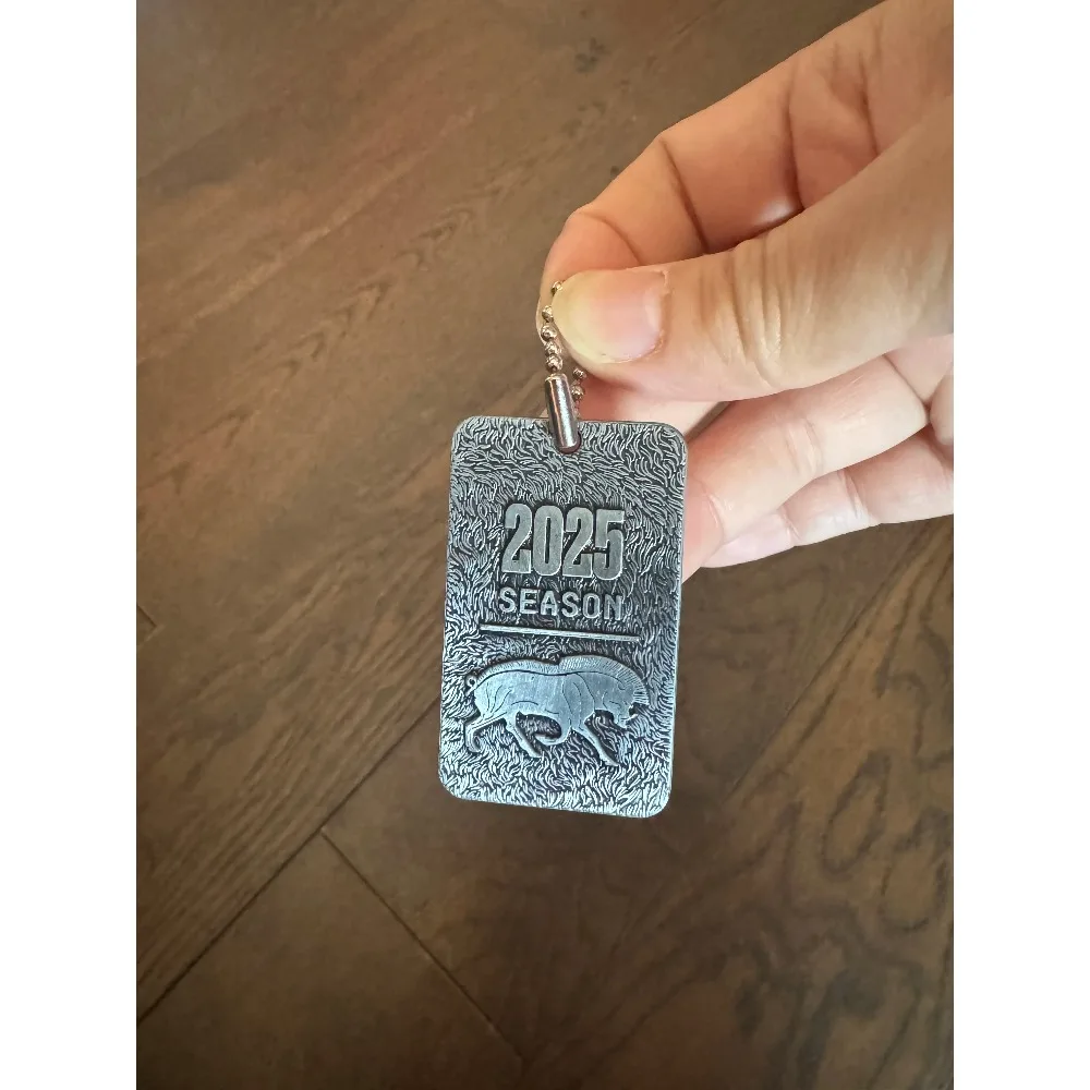 

VIP Personalized Customized Keychain Pendant Gift with name and date for Men and Women