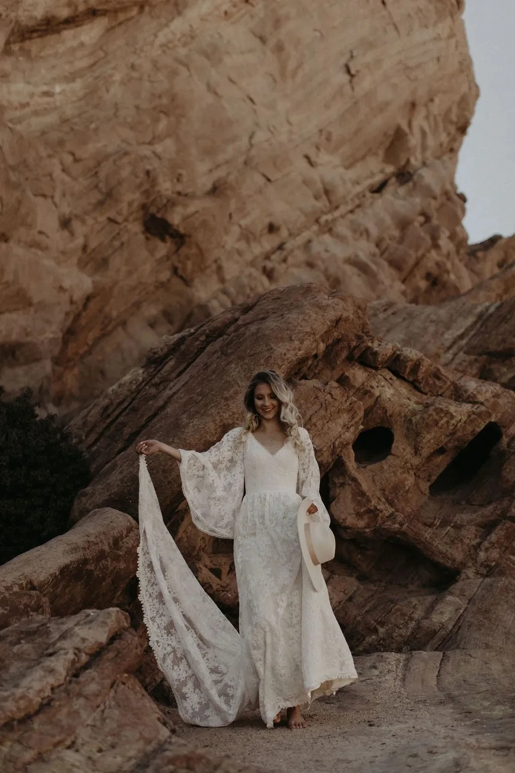 Vestidos De Novia bohemios sin espalda, línea A, cuello en V, manga larga, encaje, vestido De Novia