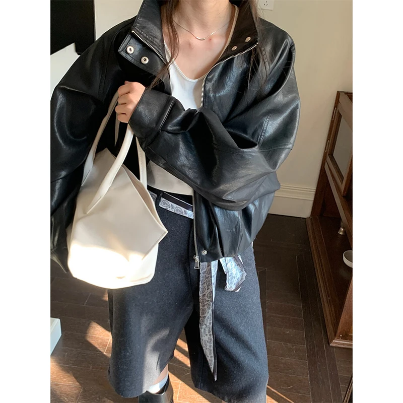 แจ็คเก็ตหนัง PU สีดำสำหรับผู้หญิง สไตล์สตรีทแวร์ คอตั้ง เสื้อคลุมมอเตอร์ไซค์ ฤดูใบไม้ร่วง สไตล์ฮาราจูกุ เกาหลี ซิป แขนยาว เสื้อคลุมตัวนอก ใหม่