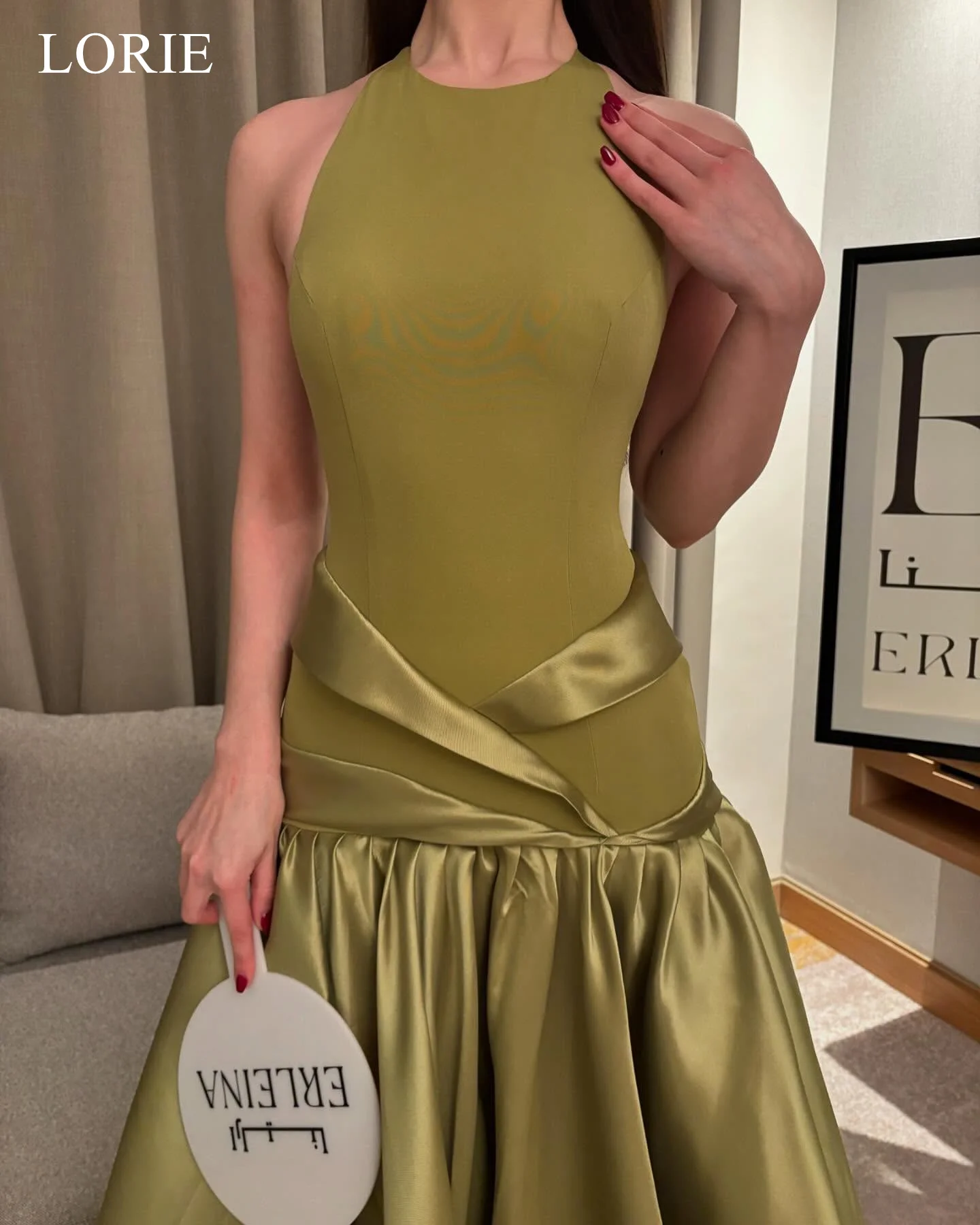 LORIE ชุดเดรสปาร์ตี้ผ้าซาตินสุดหรู คอทรงโอ แขนกุด ทรงเอไลน์ ชุดราตรีงานพรอม ผ้าจับจีบ สำหรับงานพิธีการ ชุดราตรีงานพรอม สามารถสั่งตัดได้