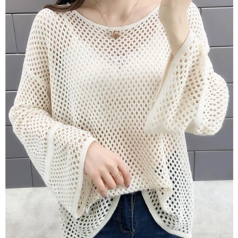 

Fashion Woman Solid V-neck Hollowed Out Knit Sweater Female Blocking Spring Buttons Temperament Versatile Bat Sleeve Top Q212