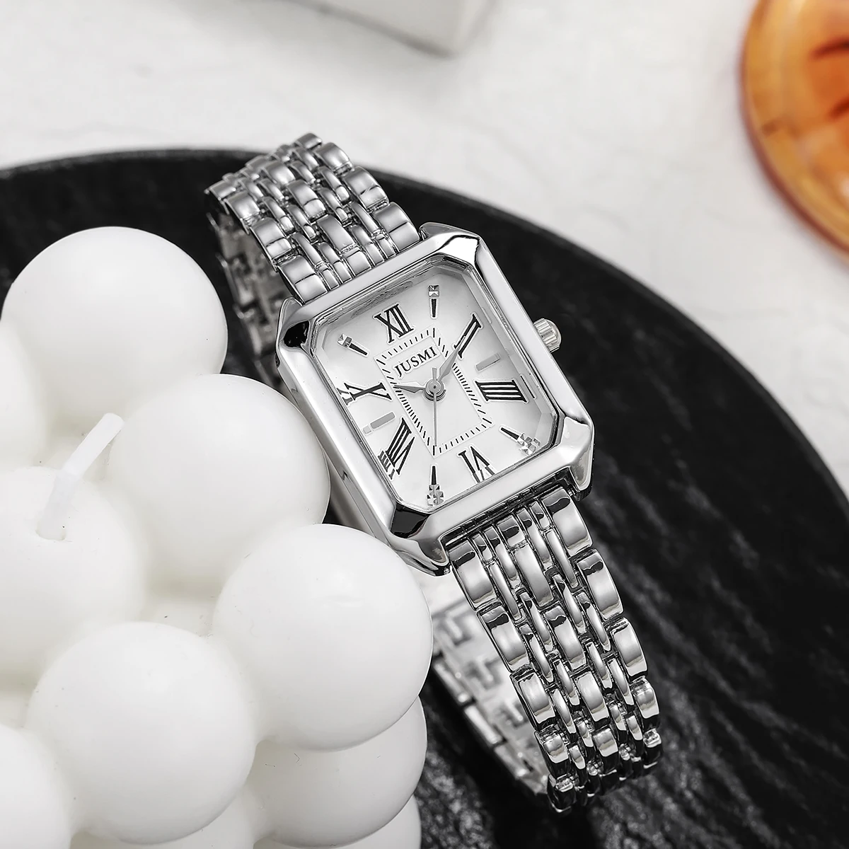 

Модные легкие роскошные квадратные римские циферблаты со стальным ремешком для женщин, кварцевые часы для подарков на Рождество и Хэллоуин