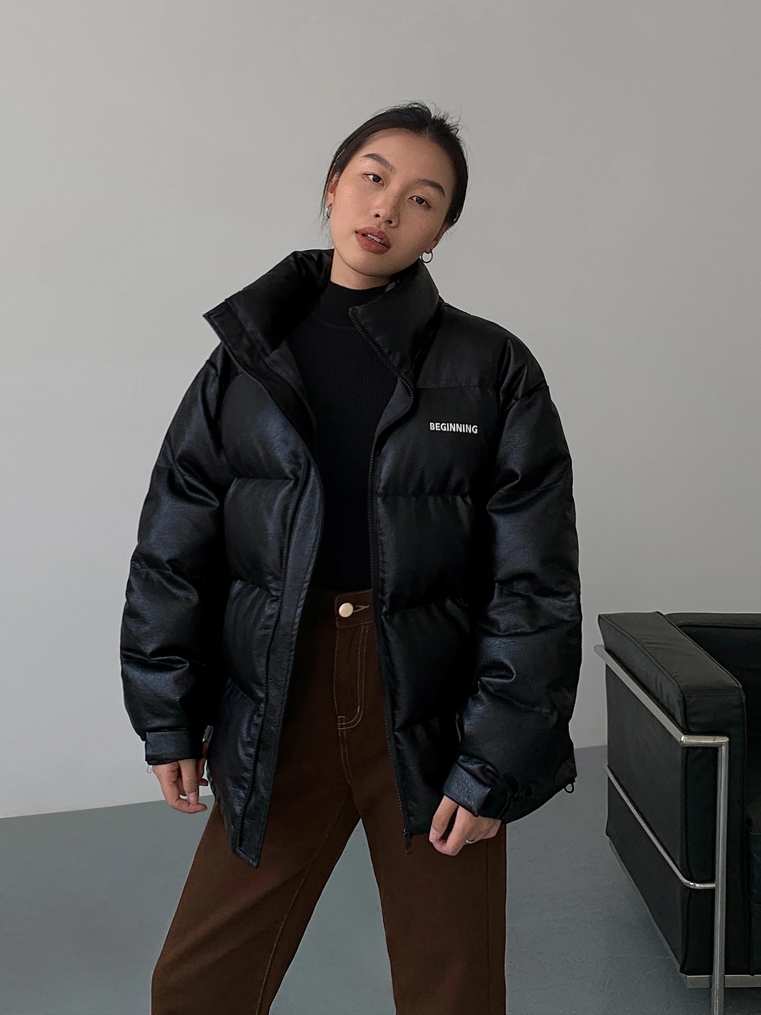 

NEVA HU Women's ort Puffer Jaet Stand Collar PU Leather Cotton Bread Sle Coat Long Sve Zipper Closure Autumn Faion