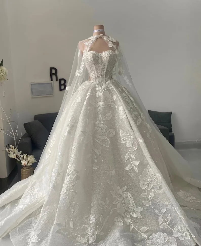 

Customized 2025 New A-Line White Lace Princess Wedding Dress With Strapless Backless Sexy Decal Elegant And Simple Bridal Dress