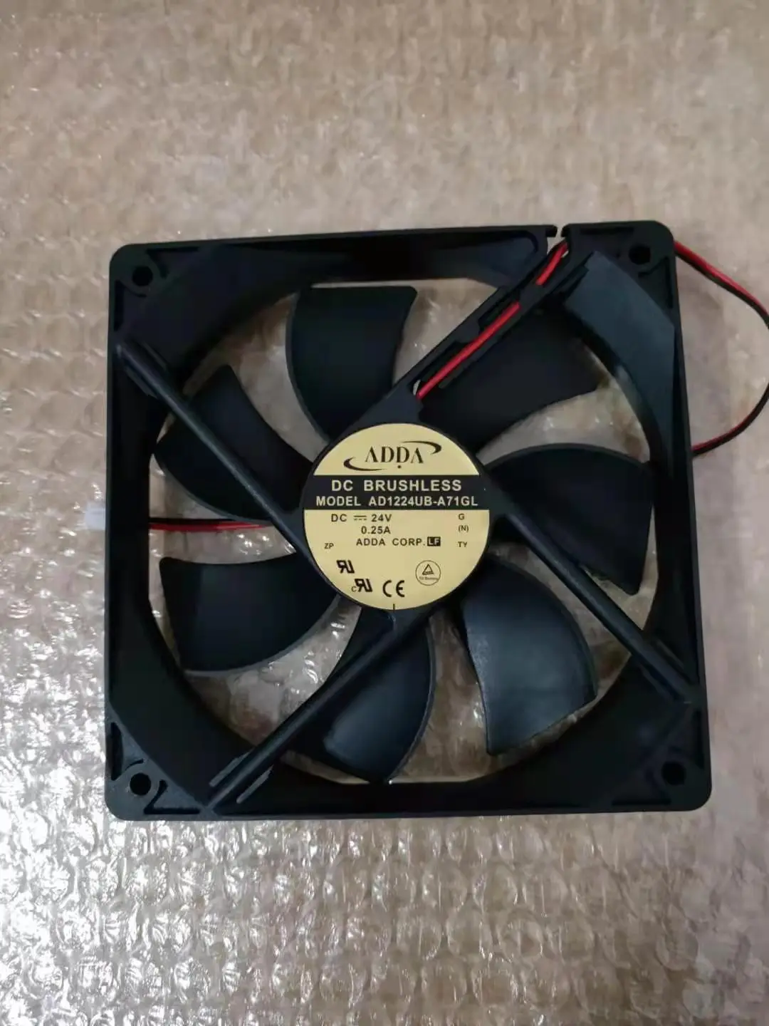 

НОВЫЙ ОРИГИНАЛЬНЫЙ AD1224UB-A71GL 24 В постоянного тока 0,25 А 12025 120x120x25 мм Охлаждающий вентилятор Радиатор