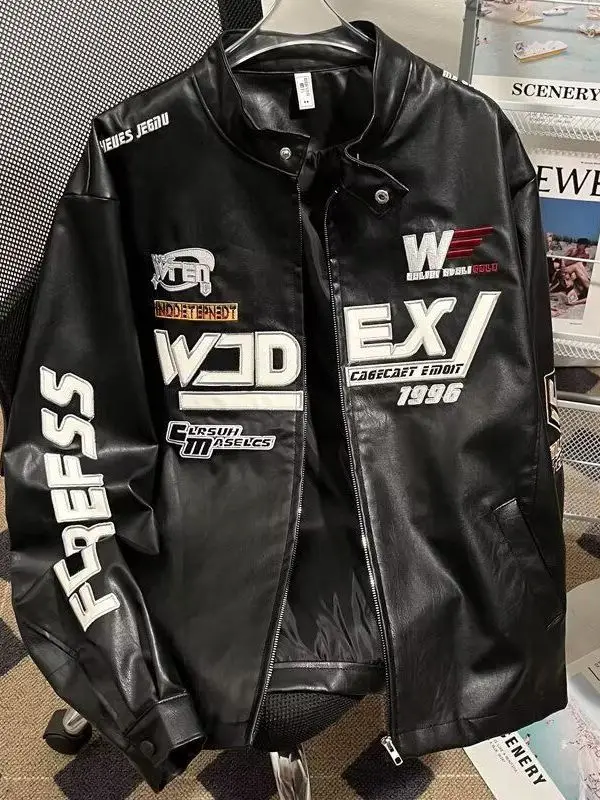 

Ретро-куртка в американском уличном стиле с воротником-стойкой, мотоциклетная куртка для мужчин, черная, с вышитыми надписями, крутая и стильная верхняя одежда