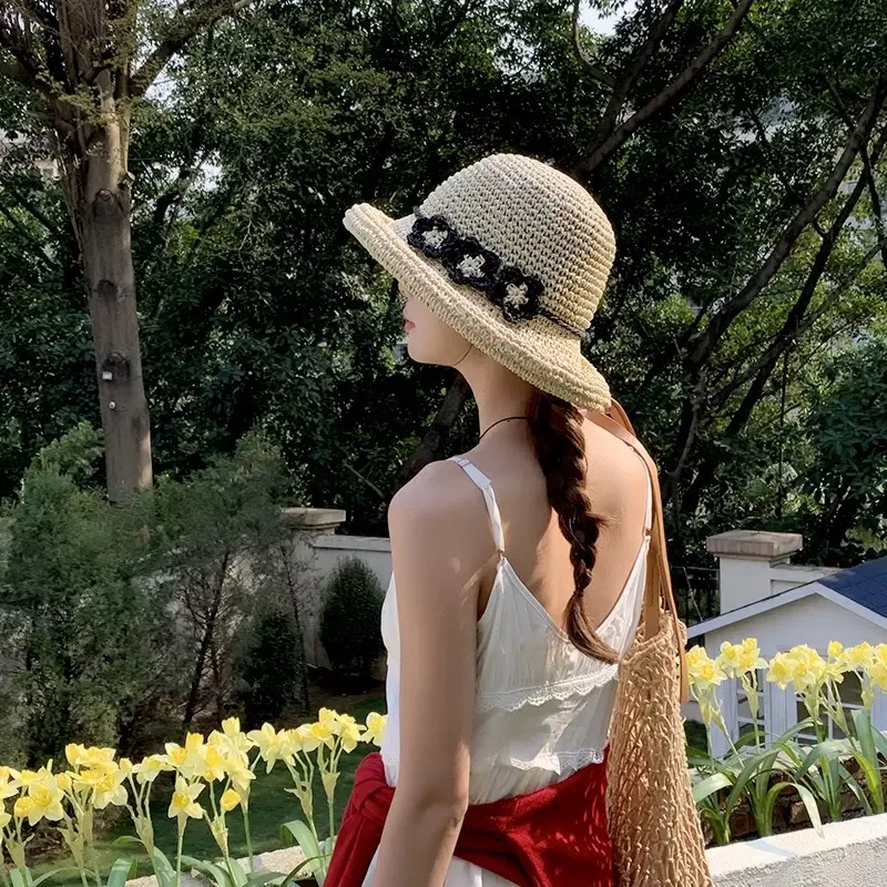 2025 new flower hand-hooked rolled-up foldable straw hat women's Korean style, versatile, small fresh breathable sunshade fisher