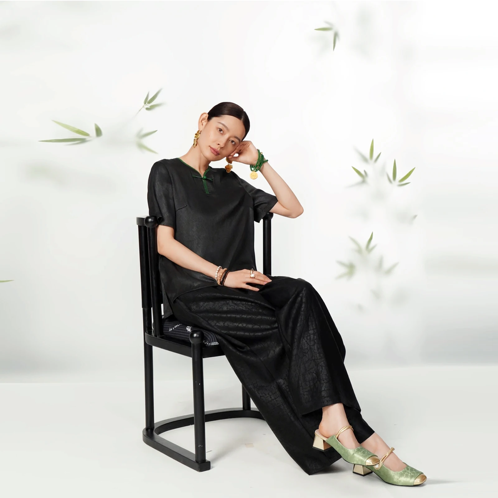 

Топ LI SILK CLOUD Xiangyunsha — элегантный восточный эластичный атлас, гладкая текстура, удобная эластичная блузка, черный жемчуг Гуандун