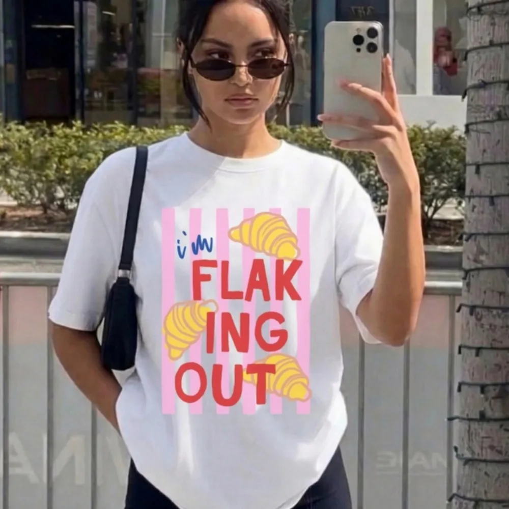 Camiseta Croissant, Tops Le Croissant, Camisetas de Repostería, Ropa para el Día del Domingo, Camisetas para Brunch en París, Camisetas para el Club del Desayuno, Ropa con Temática de Repostería Francesa y Café