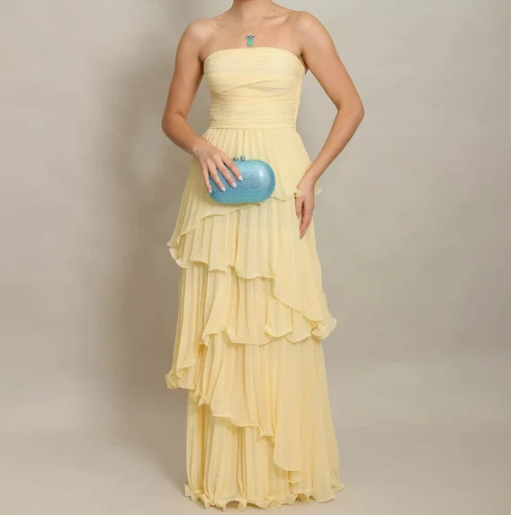 Image of Damenkleid 2026 Frühling Sommer Neu Trägerloses Einfarbiges Rückenfreies Chiffon-Kleid Modisch Temperamentvoll Figurbetont Plissiert