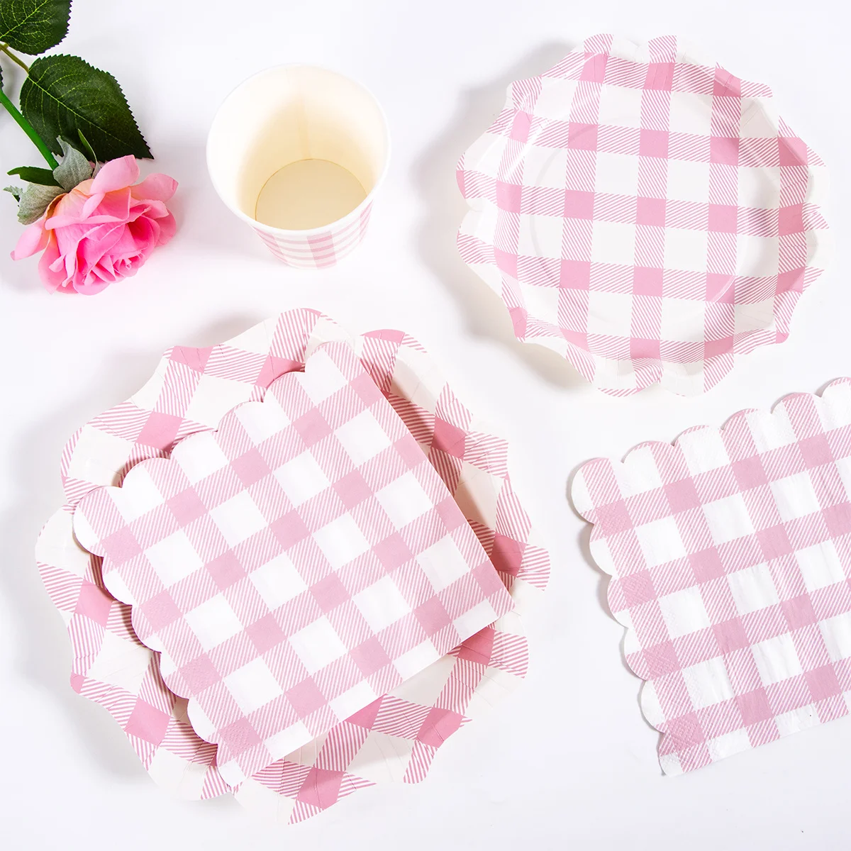 Pink Checkered Disposable Party Tableware Paper Plates Napkins and Kitchen Convenient Disposable Tableware