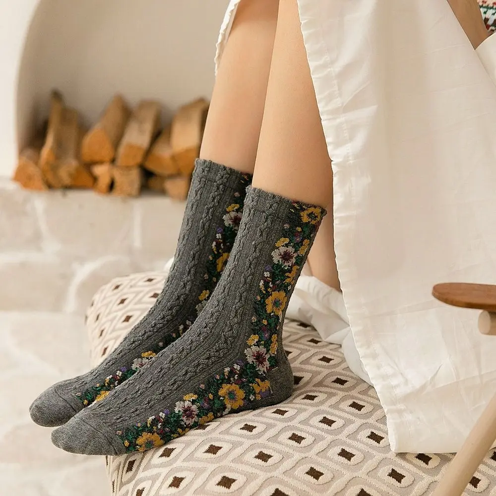 5Pairs Vintage Floral Embroidery Socks Harajuku Sweat-absorbing Medium Tube Socks High Elasticity Comfortable Ethnic Style Socks