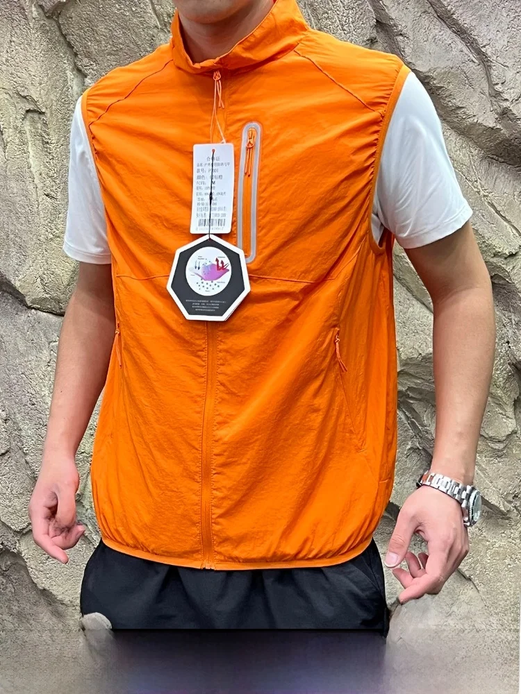 

Outdoor Breathable Waterproof Reflective Quick-Drying Lightweight Sleeveless Vest for Couples Casual Style Standard Fit