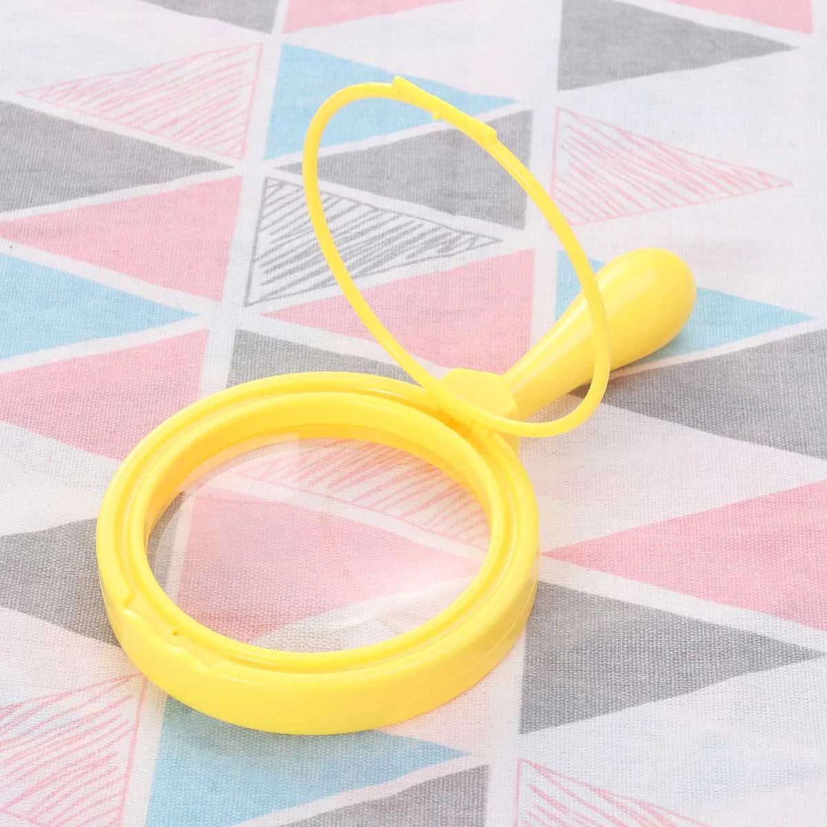 

Kids Handheld Magnifying Glass Yellow Portable Detective Tool for Nature Observation and Exploration
