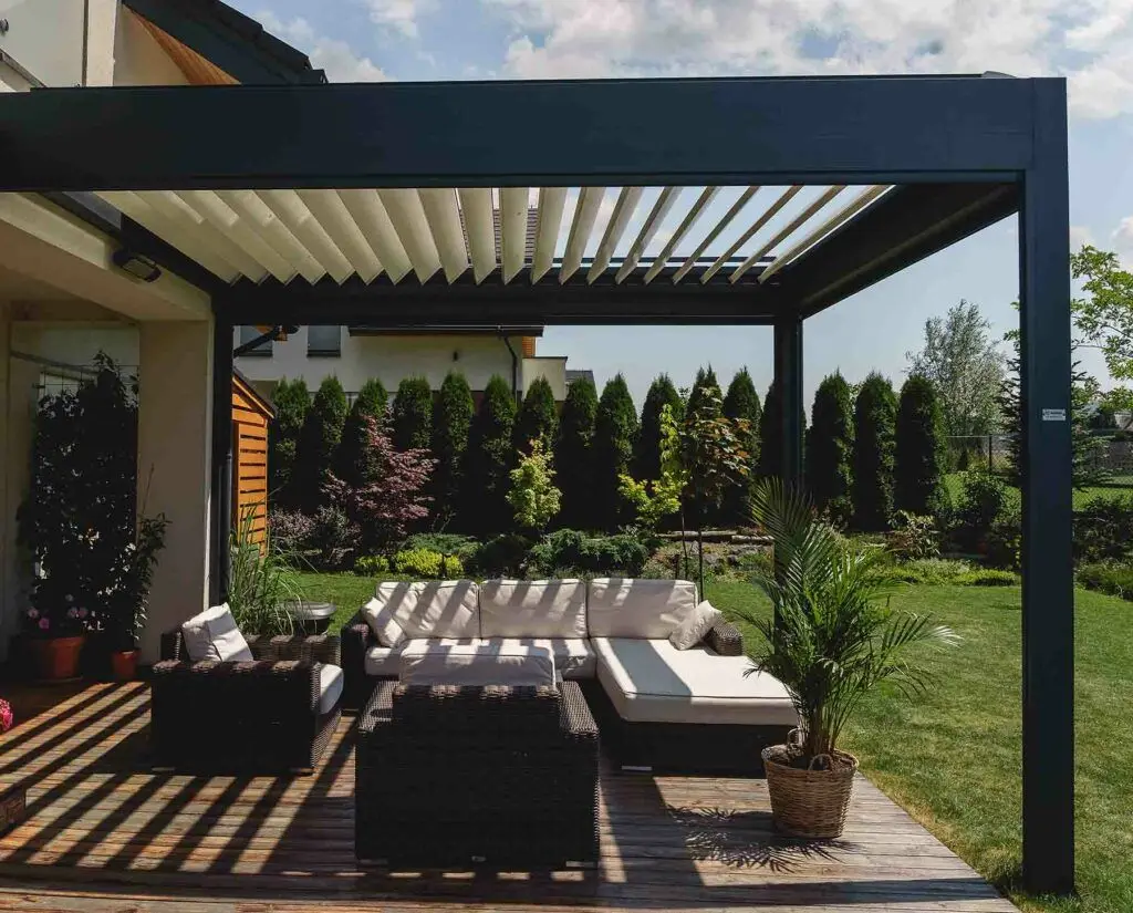 

Роскошный водонепроницаемый садовый павильон индивидуального размера, современная моторизованная уличная регулируемая алюминиевая беседка с жалюзи на крыше для улицы