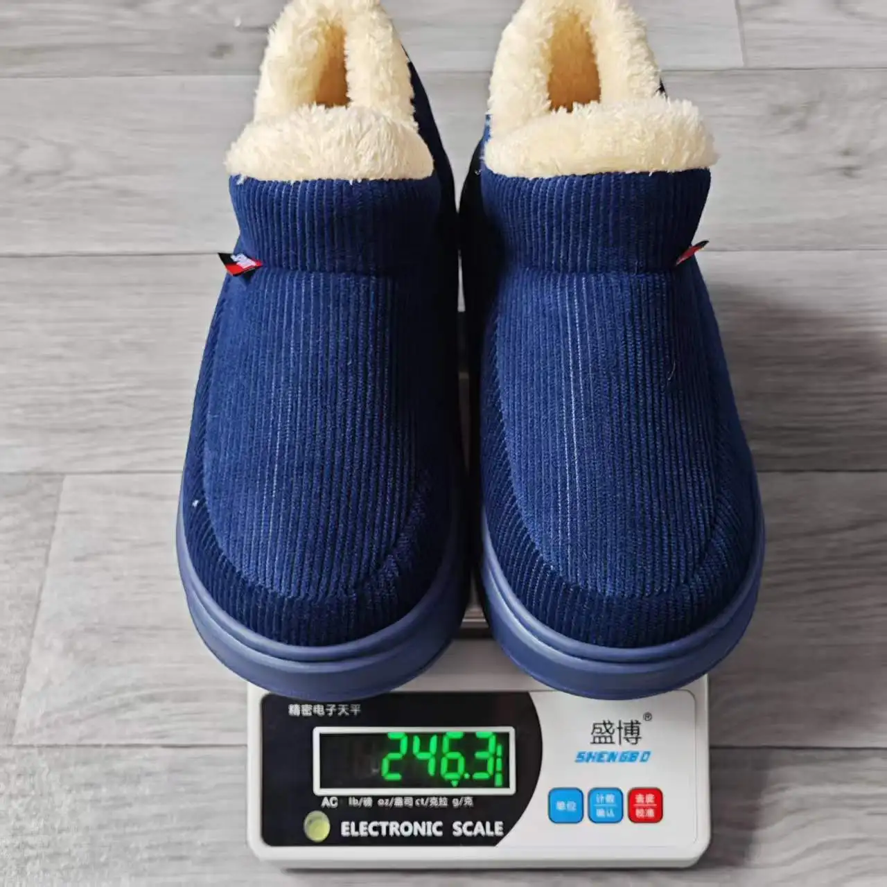 Unisex Winter-Plüsch-Schneestiefel mit Warmer Dicker Sohle für Innen- und Außenbereich Rutschfeste Hausschuhe – Detail 2
