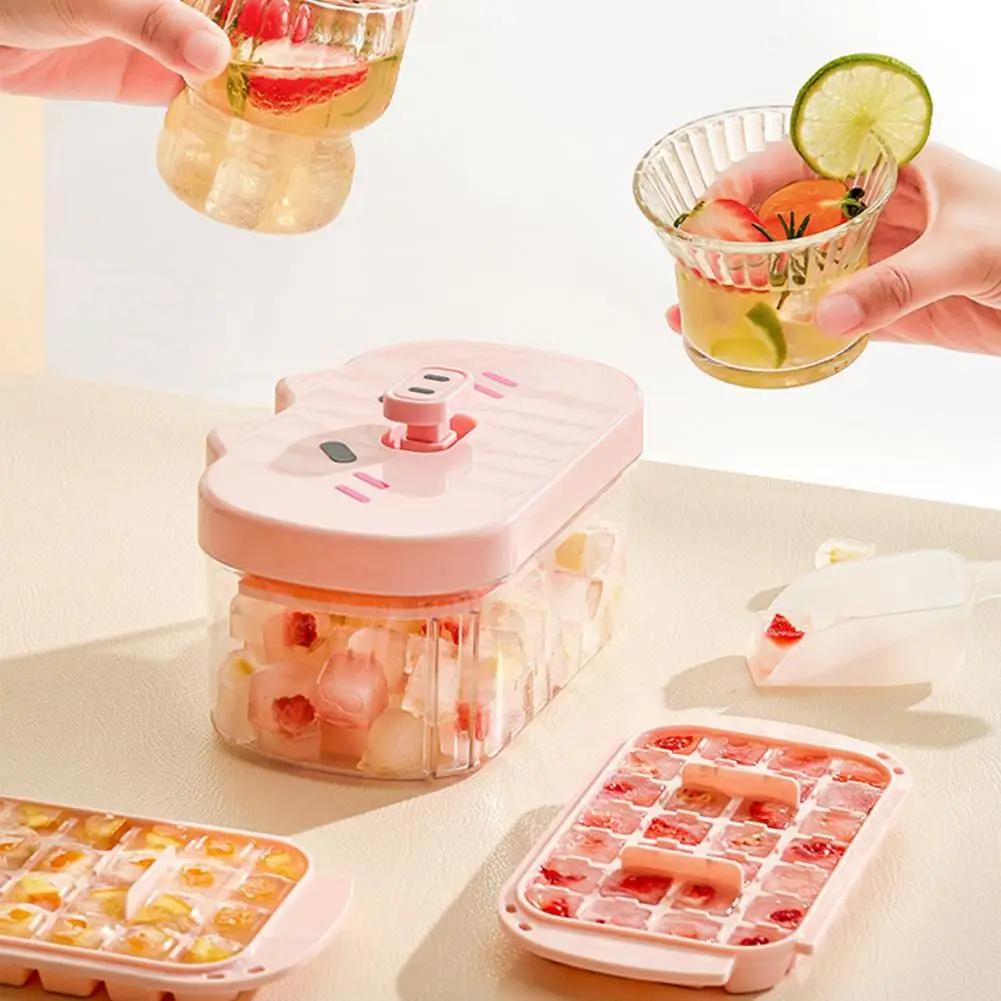 Pig-Shape Ice Cube Tray with Lid Plastic Mold for Freezer Leak-Proof Stackable Effortless Ice Cube Maker for Home Party