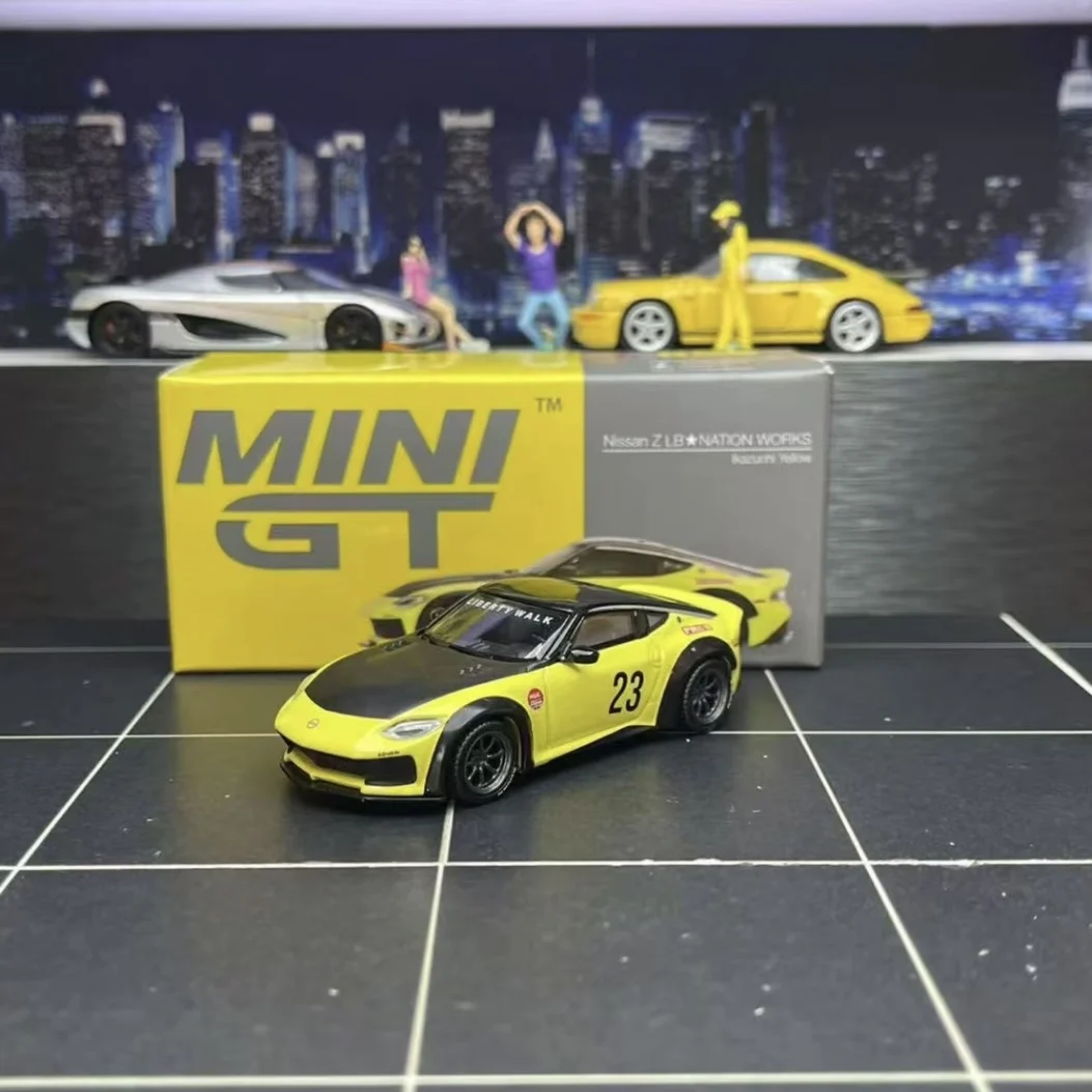 

МИНИГТ 1:64 # 8226 Nissan Z Желтая черная крышка, модель автомобиля из сплава
