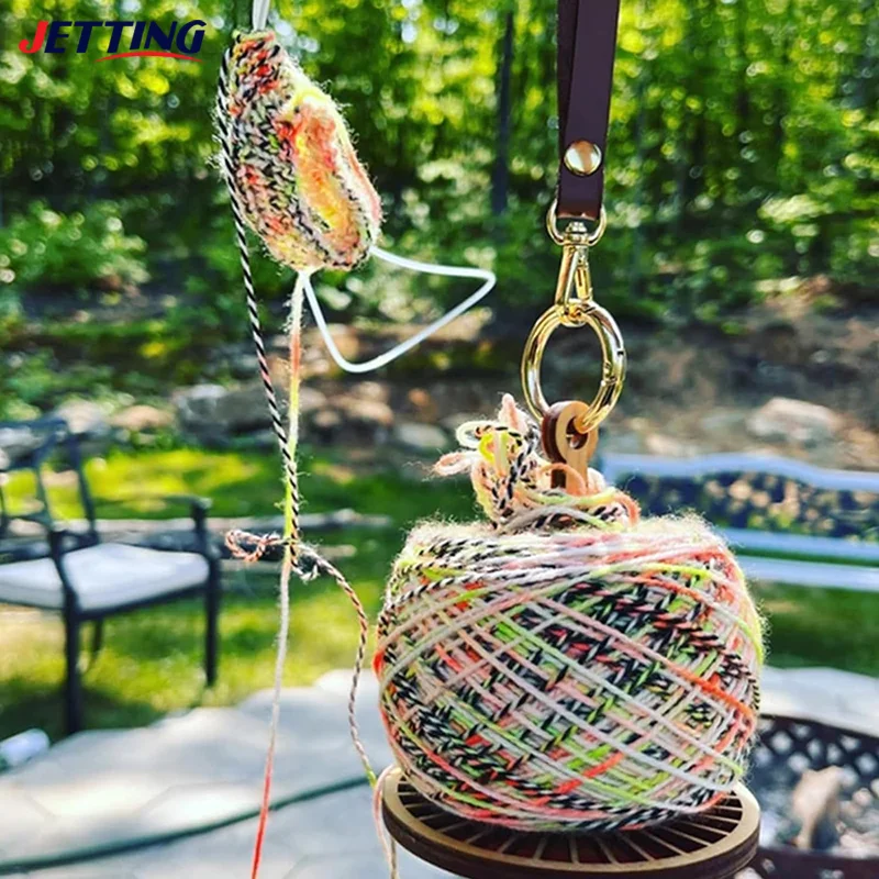 Support de poignet portable pour pelote de fil à tricoter, crochet avec dragonne, organiseur de fil en bois amovible pour les amateurs d'artisanat (bleu