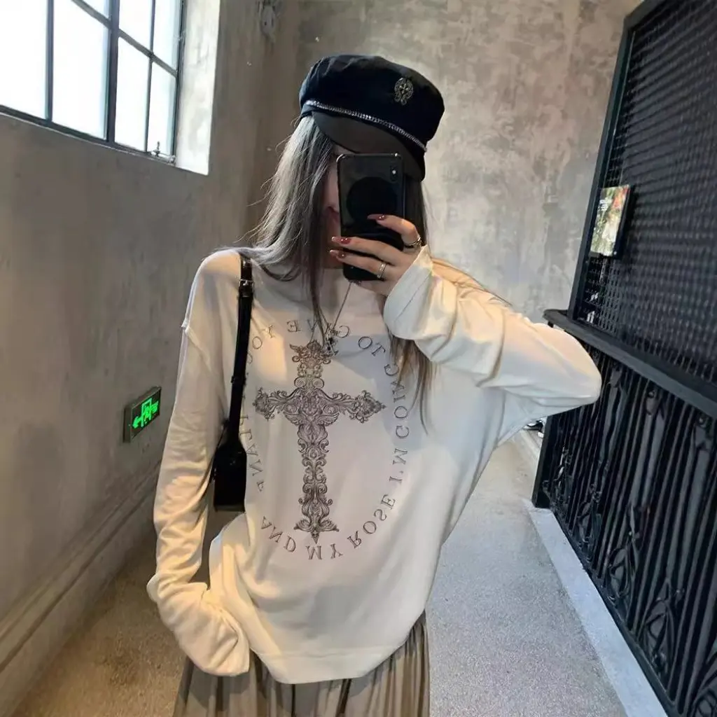 

Women's White Long-Sleeved T-shirt Lazy Style Printed Design Summer Loose Thin Blouse Top for Sunscreen