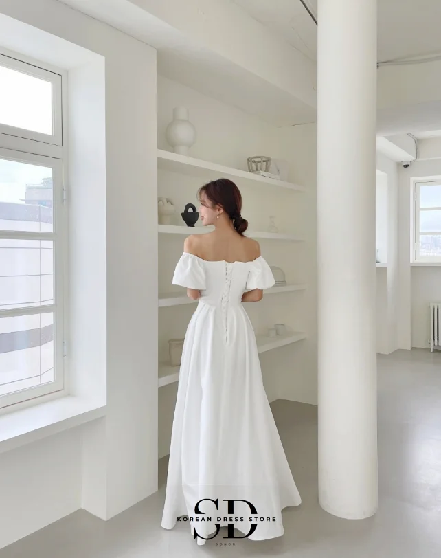 Sondr ง่ายปิดไหล่ชุดแต่งงานเกาหลีรัดตัวกลับเจ้าสาวจัดงานแต่งงานชุดที่กําหนดเองกลางแจ้ง Snap Dress