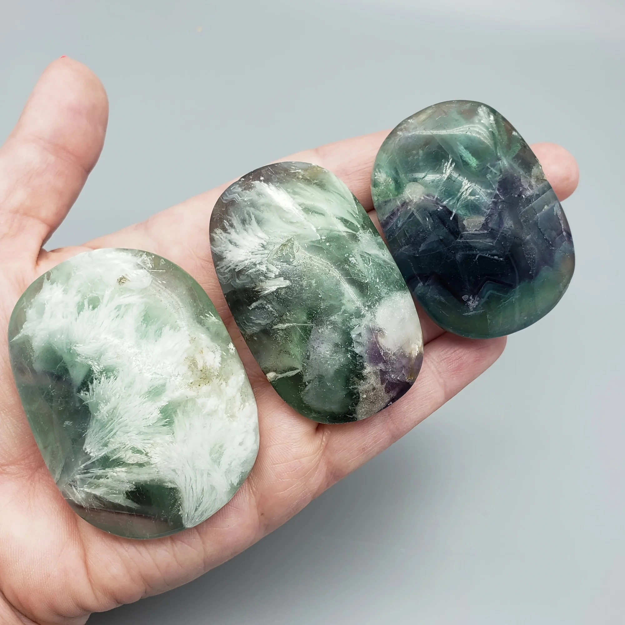 1PC Feather Fluorite Palm Stone, Calming for Focus & Clarity Pocket Stone for Meditation