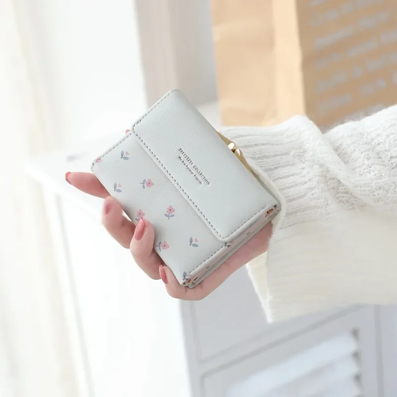 

New Short Buckle Purse Korean Version of The Three Fold Small Fresh and Simple Personality Small Floral Mini Ladies Money Clip