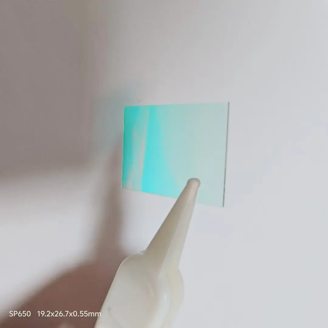 Größe: 19,2 x 26,7 x 0,55 mm, UV-IR-Schnitt, 650 nm, kurze Wellenlänge, Bandpassfilterglas