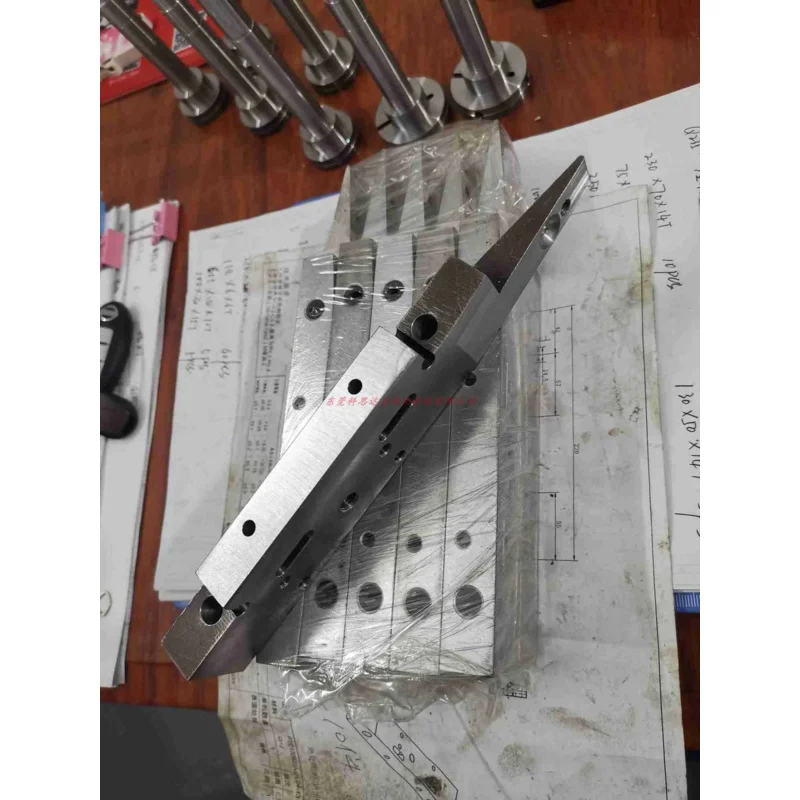 Изготовленная на заказ прямая продажа, фиксирующая полоса для машины, пресс-блок для носового моста, материал Cr12MoV, аутентичный